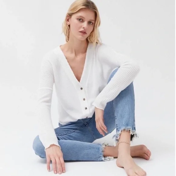 Urban Outfitters Out From Under JoJo Button- up Thermal - Picture 4 of 7